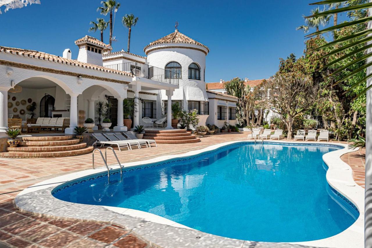 Seaside Paradise With A Private Pool And Walking Distance To The