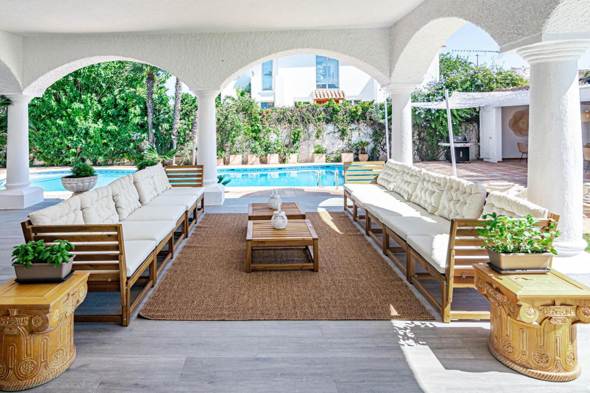Seaside Paradise With A Private Pool And Walking Distance To The