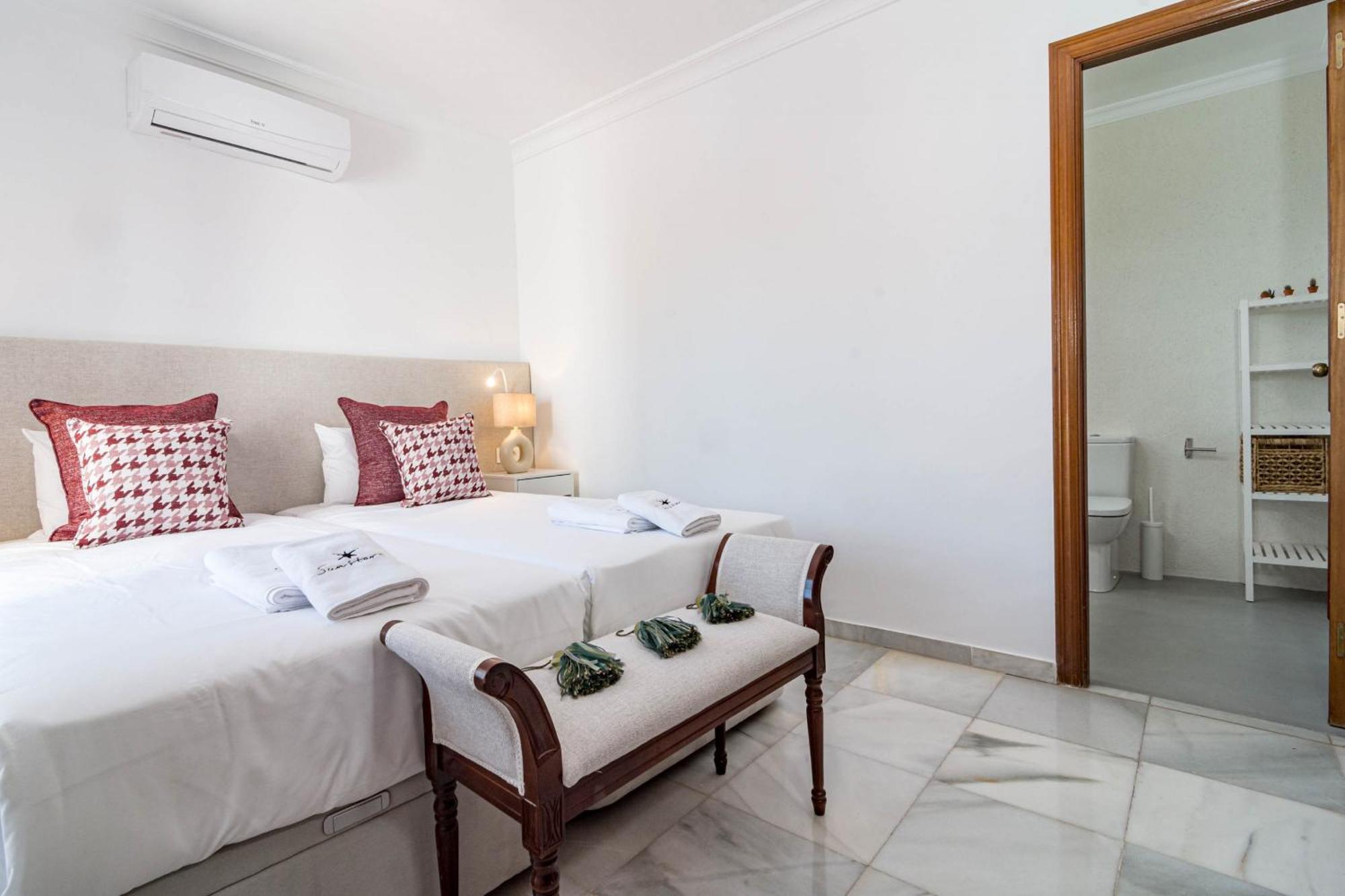 Seaside Paradise With A Private Pool And Walking Distance To The Marbella