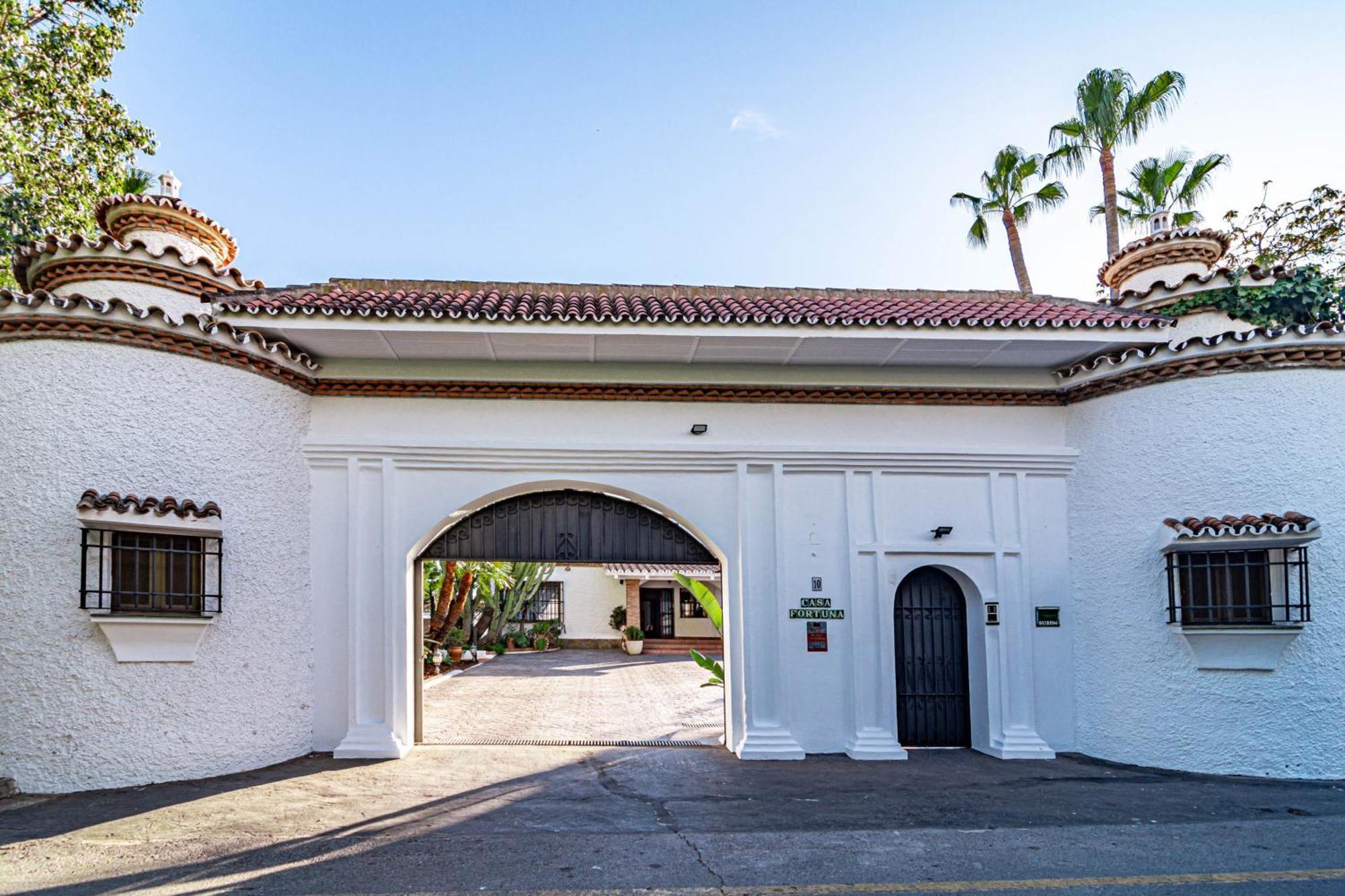 Seaside Paradise With A Private Pool And Walking Distance To The *