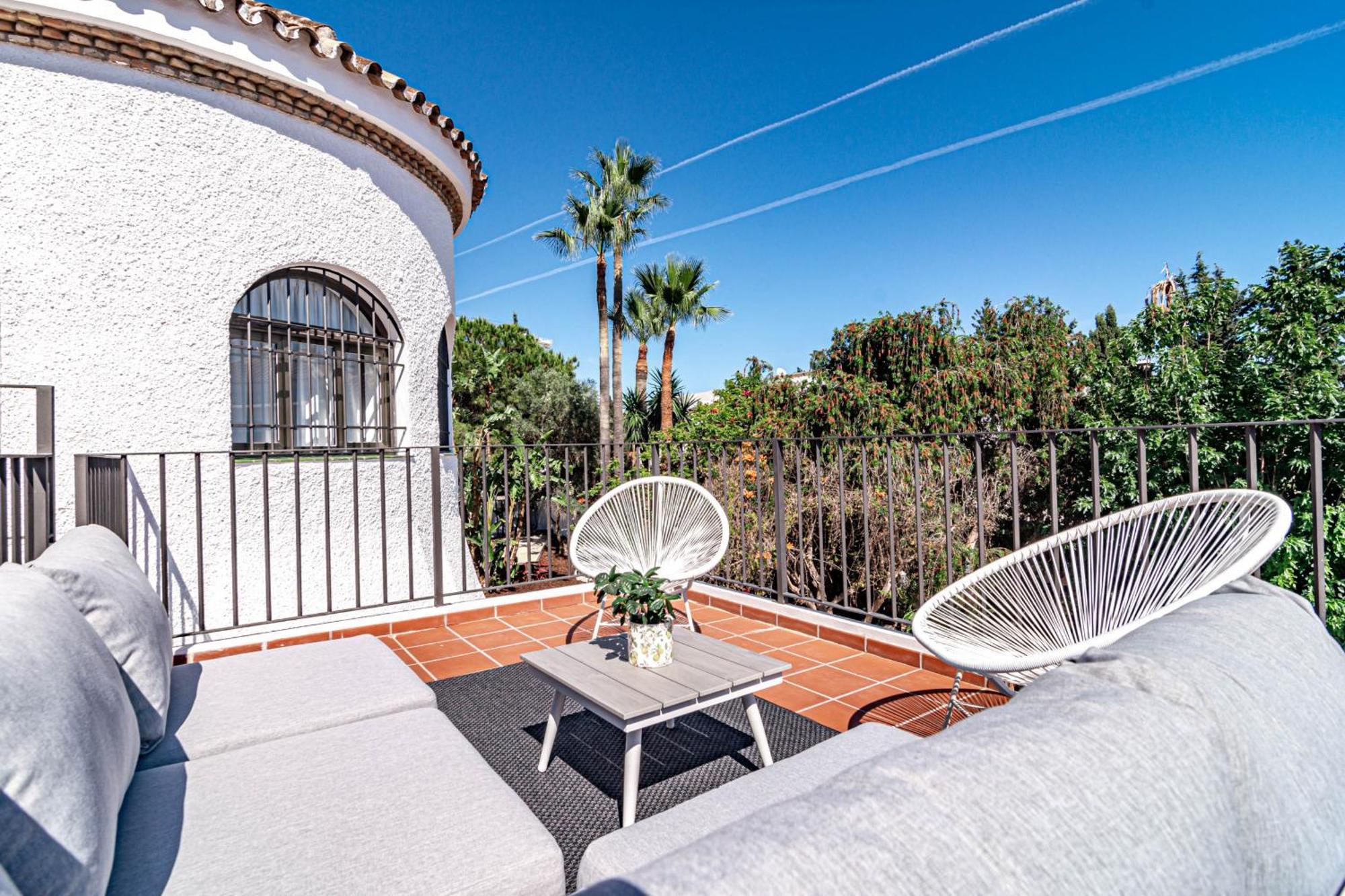 Seaside Paradise With A Private Pool And Walking Distance To The Marbella