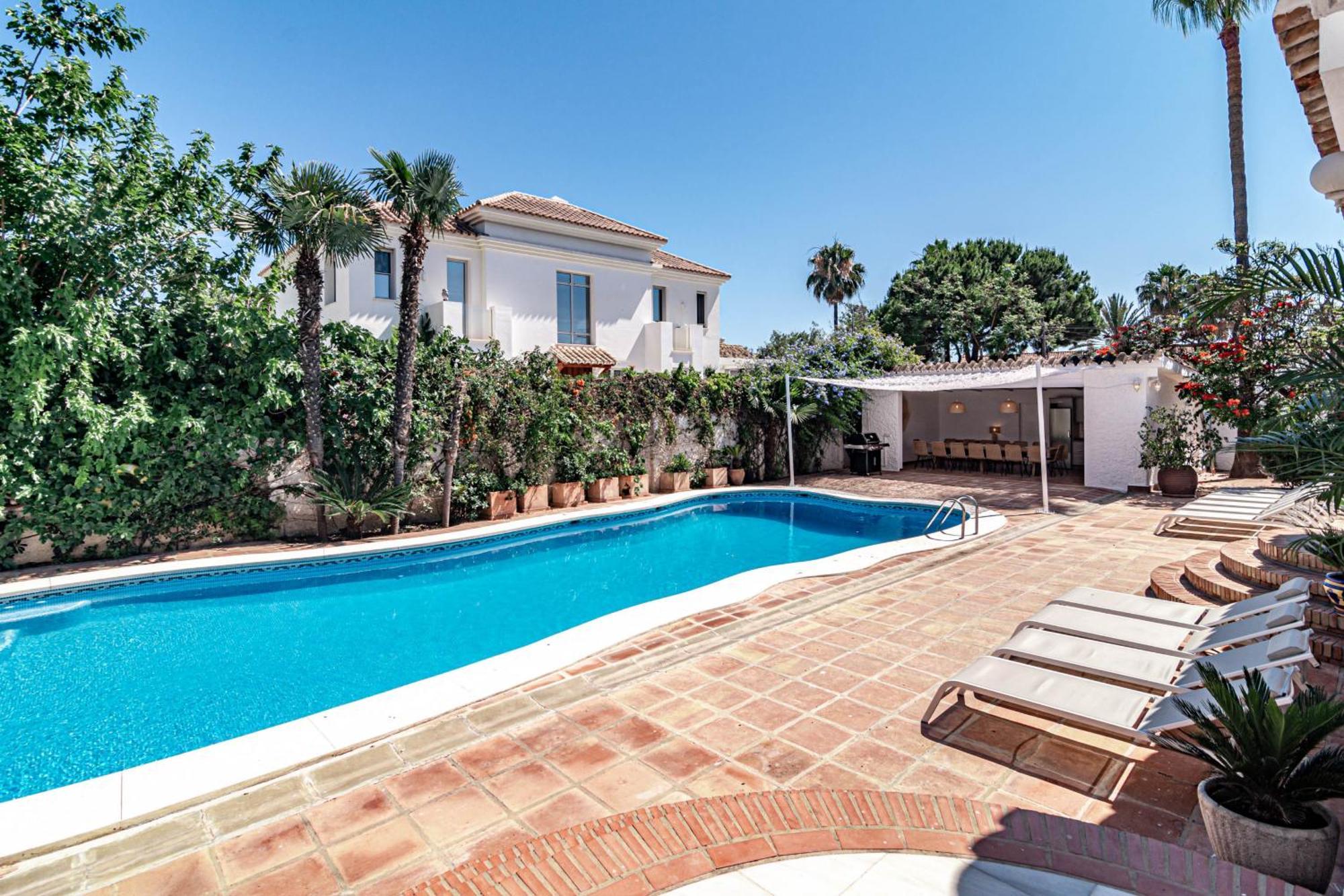 Seaside Paradise With A Private Pool And Walking Distance To The Villa