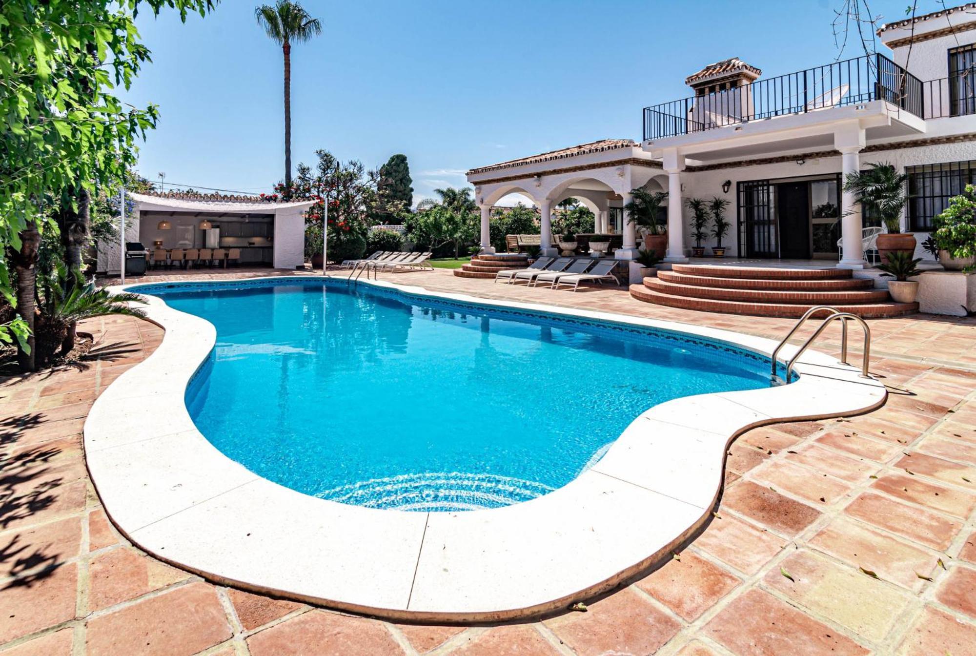 Seaside Paradise With A Private Pool And Walking Distance To The Villa *