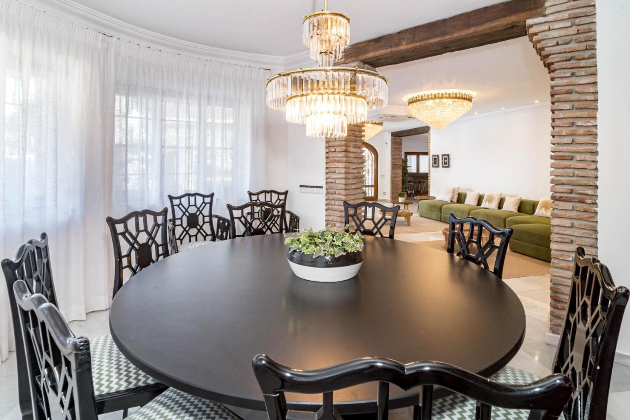 Seaside Paradise With A Private Pool And Walking Distance To The