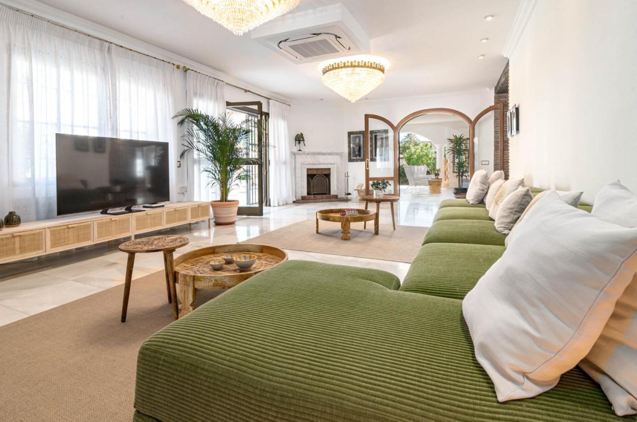 Seaside Paradise With A Private Pool And Walking Distance To The Villa Marbella