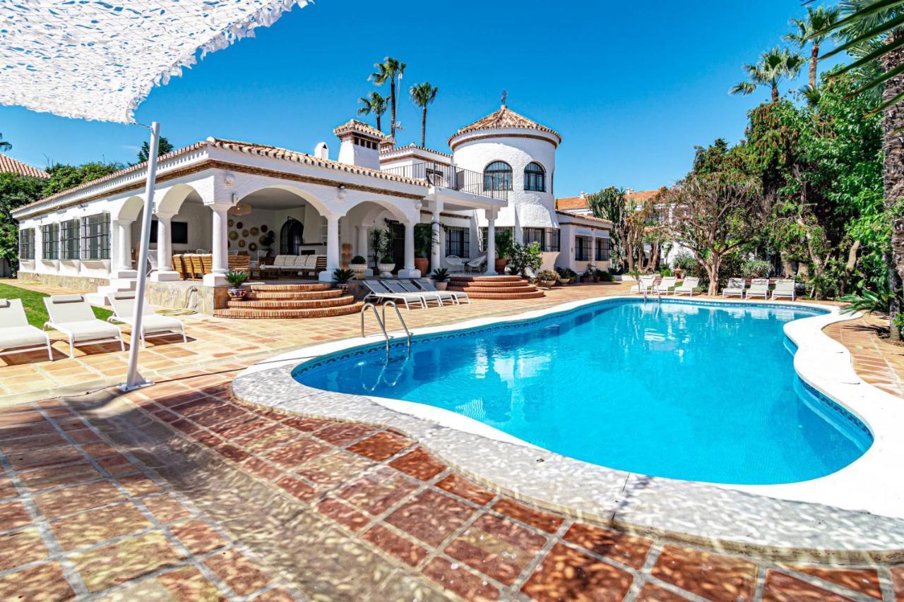 Villa Seaside Paradise With A Private Pool And Walking Distance To The