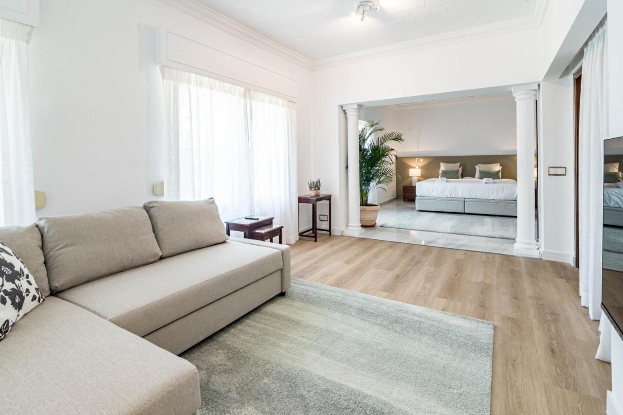 Seaside Paradise With A Private Pool And Walking Distance To The Villa