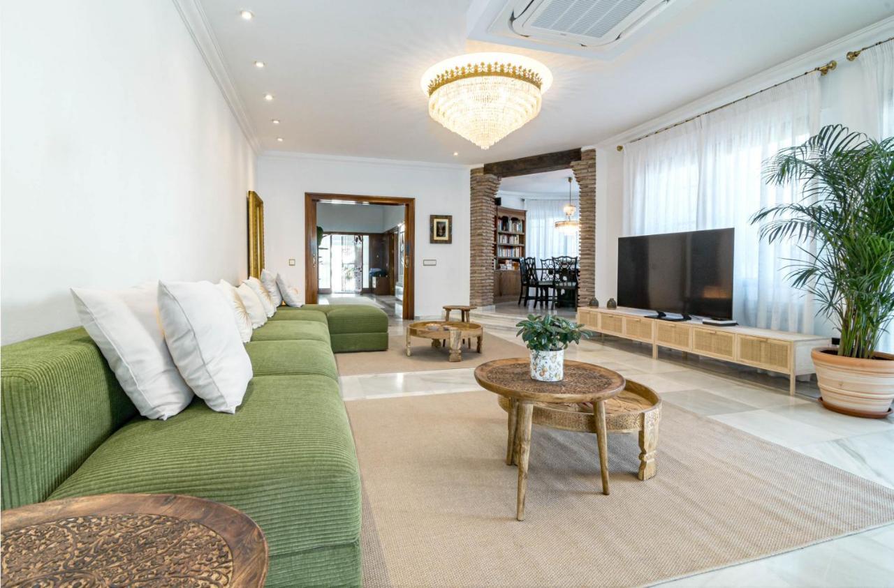 Seaside Paradise With A Private Pool And Walking Distance To The Marbella