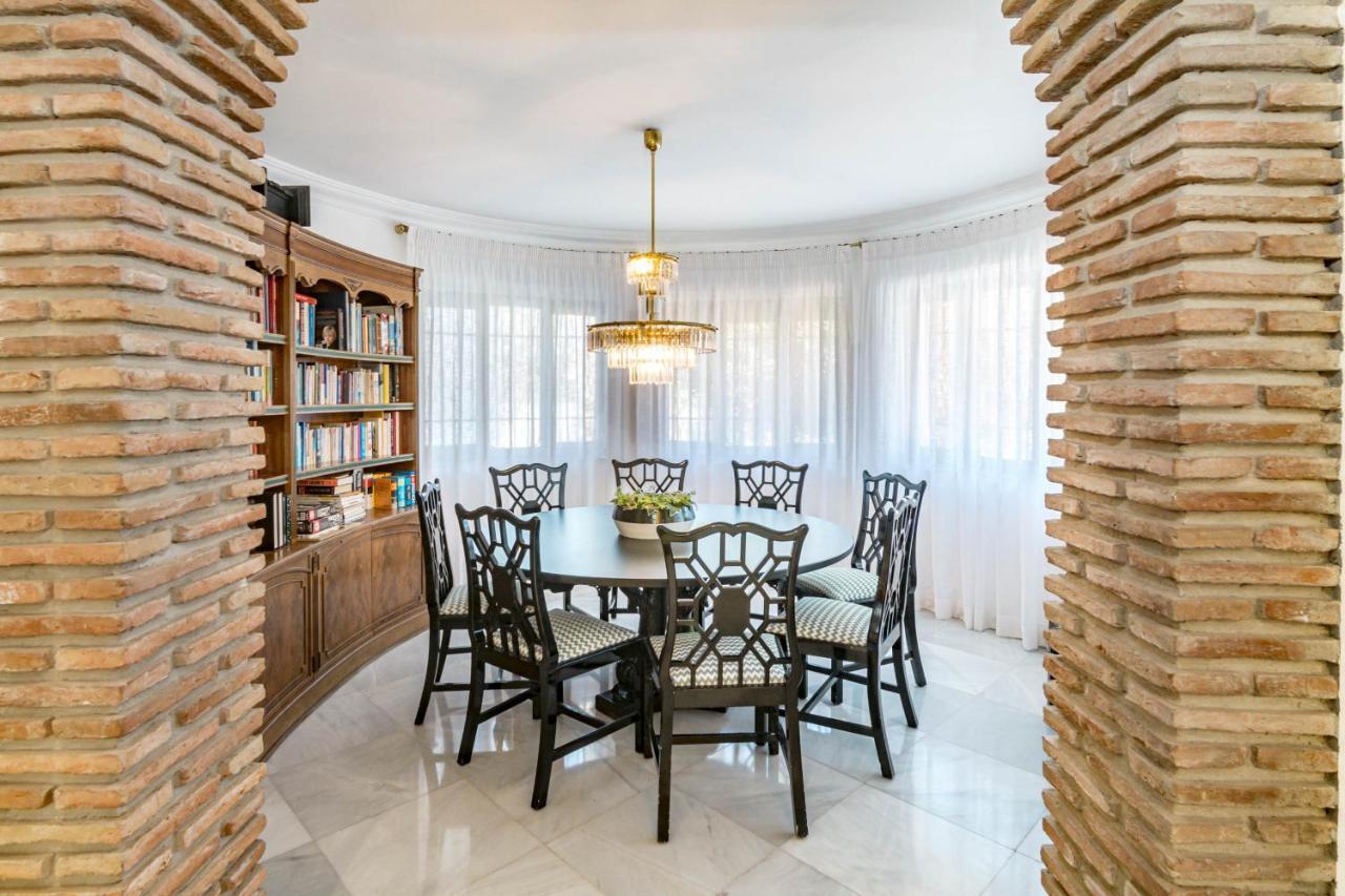 Seaside Paradise With A Private Pool And Walking Distance To The Villa *