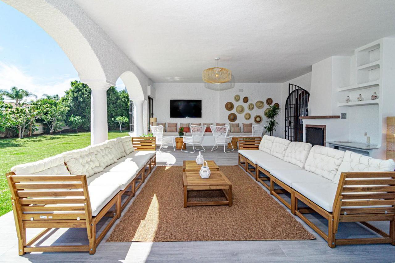 Seaside Paradise With A Private Pool And Walking Distance To The Villa