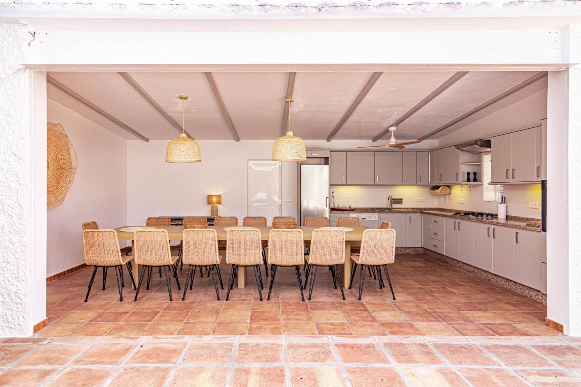 Seaside Paradise With A Private Pool And Walking Distance To The Villa