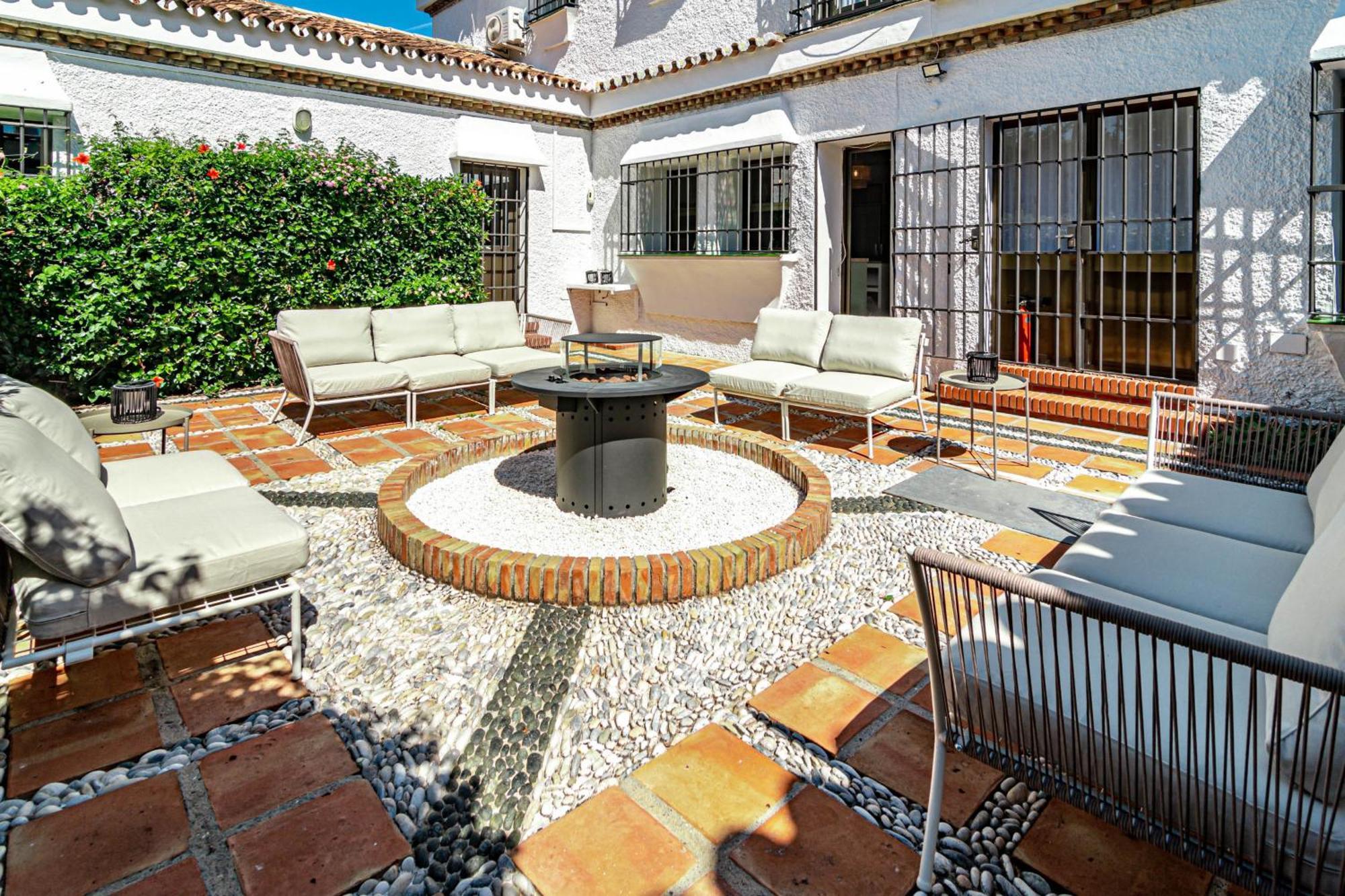 Seaside Paradise With A Private Pool And Walking Distance To The Villa Marbella